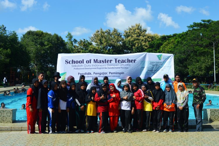 Peserta School of Master Teacher (SMT) Dilatih Militer