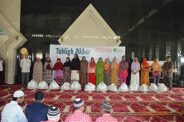 Pembagian Parcel Lebaran
