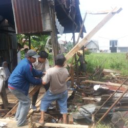 Bantu Nenek Timang Punya Rumah Layak