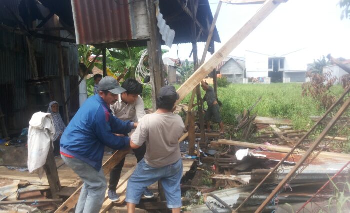 Pembongkaran Rumah Nenek Timang 6