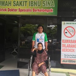 Relawan Dompet Dhuafa Sulsel Bantu Ibu Siti Jalani Operasi Tumor Ganas
