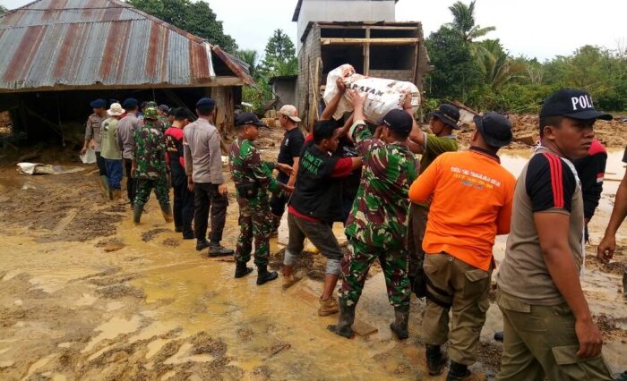 bantuan longsor luwu timur 4