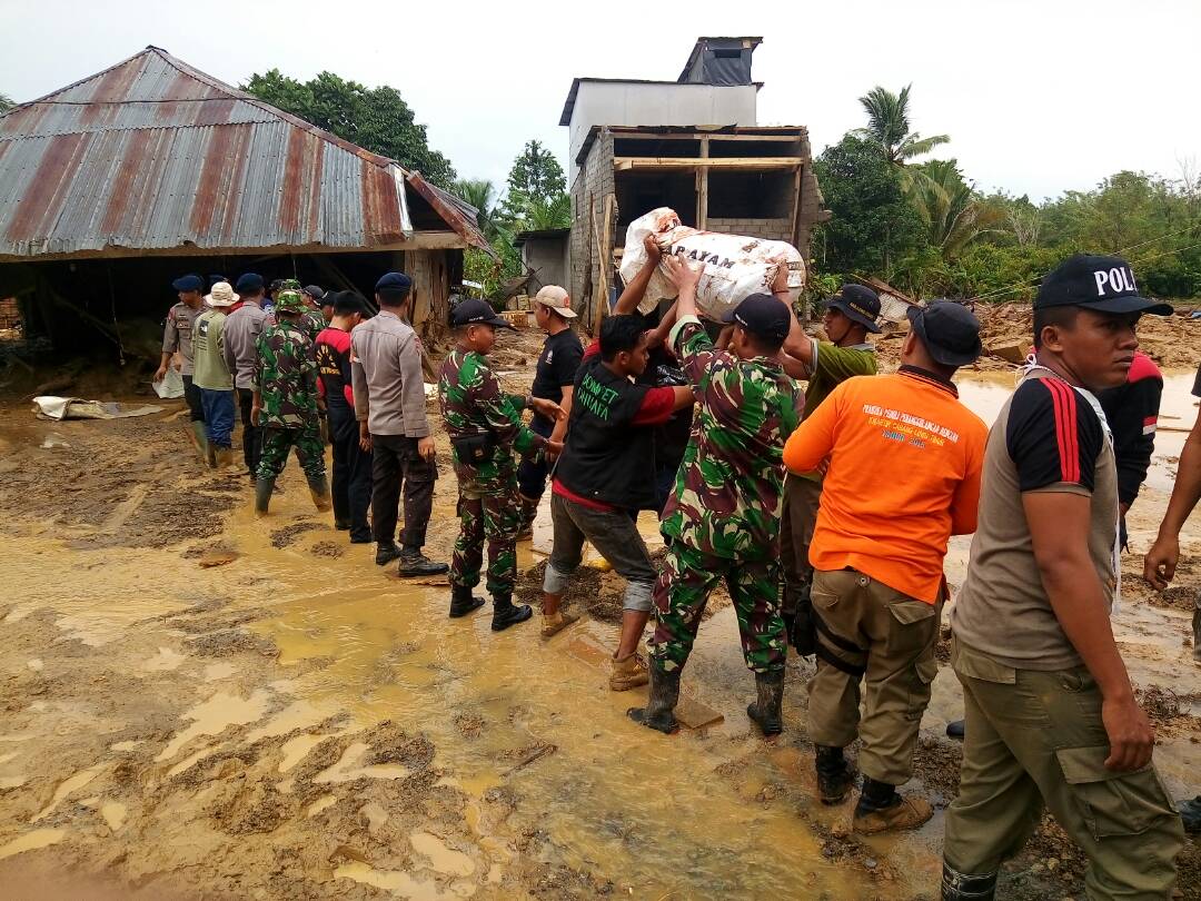 Bantuan Korban Longsor Luwu Timur