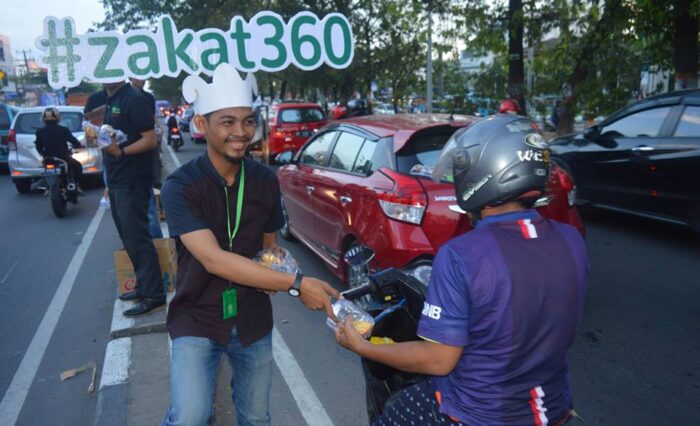 dompet dhuafa berbagi takjil 1