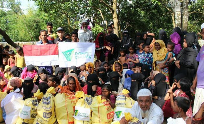 Pendistribusian bantuan Pangan Masyarakat Indonesia untuk pengungsi Rohingya