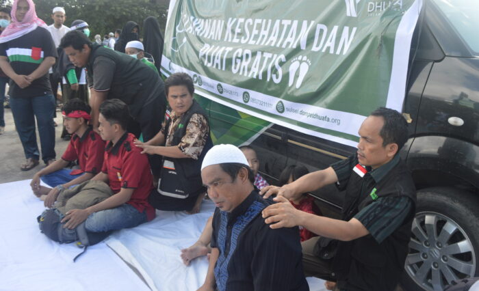 PELAYANAN kesehatan untuk peserta aksi bela Al Quds (palestina) di Makassar