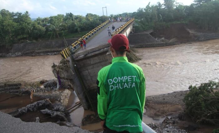 JEMBATAN RUSAK AKIBAT BANJIR