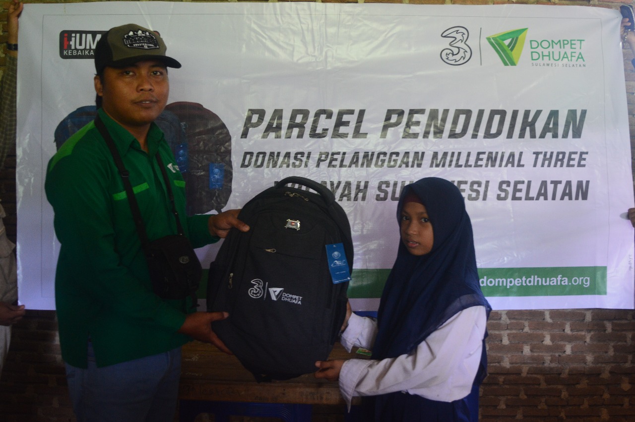 Dompet Dhuafa Sulsel Salurkan Tas Untuk Siswa/Siswi PPS Ulawahdanualtillah