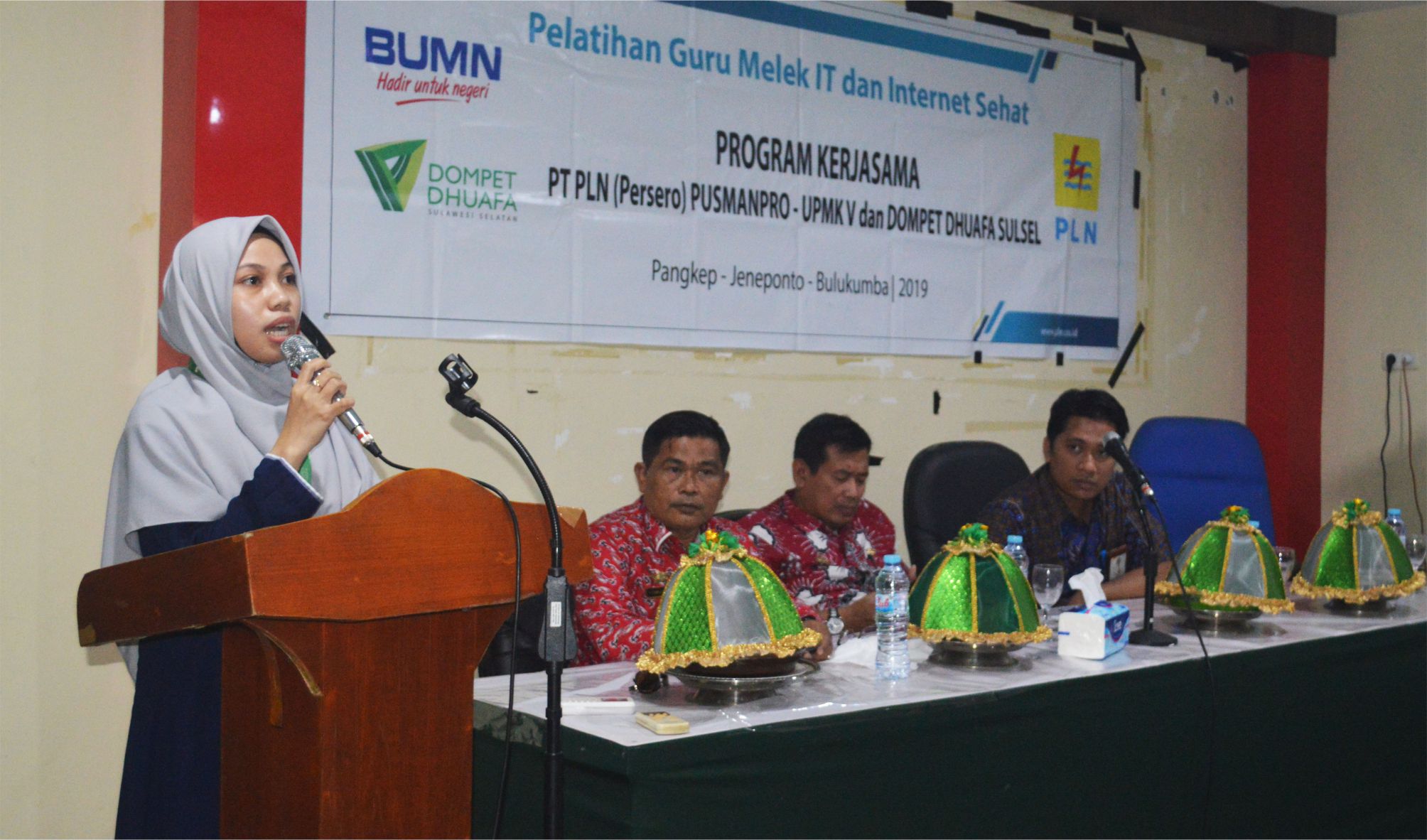 Dompet Dhuafa Sulsel  Bekerja Sama PT PLN (Persero) Pusmanpro UPMK V Menyelenggarakan Pelatihan “Guru Melek IT & Internet Sehat”